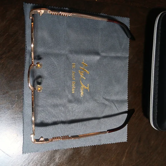 Gold Round Glasses with Case - Picture 5 of 7